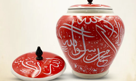 Rose Wood Jar – Calligraphy – Red & White